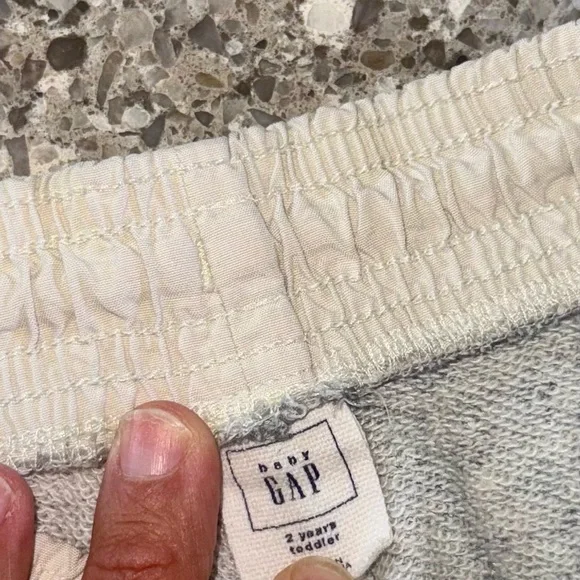 Baby GAP l Gray and White Casual Shorts l Boy’s Size 2Y - Picture 3 of 8